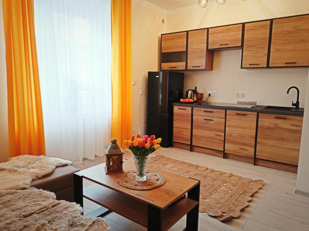 Apartament Celebrity Apartment Lesna Ngoại thất bức ảnh