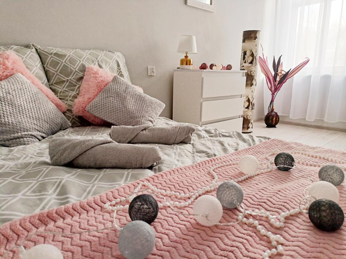 Apartament Celebrity Apartment Lesna Ngoại thất bức ảnh