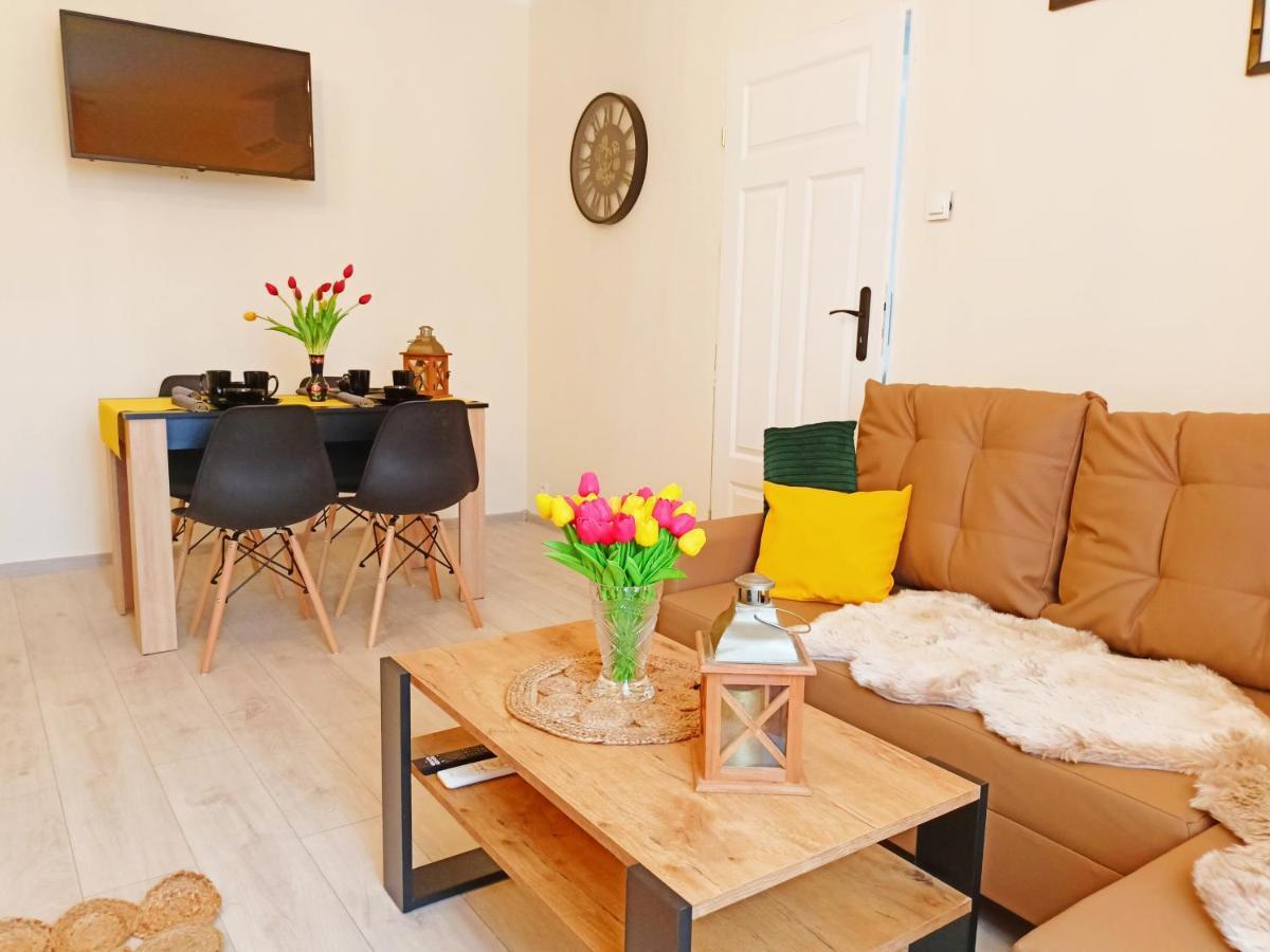 Apartament Celebrity Apartment Lesna Ngoại thất bức ảnh